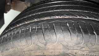 Used 2019 Hyundai Venue [2019-2022] SX Plus 1.0 Turbo DCT Petrol Automatic tyres RIGHT REAR TYRE TREAD VIEW