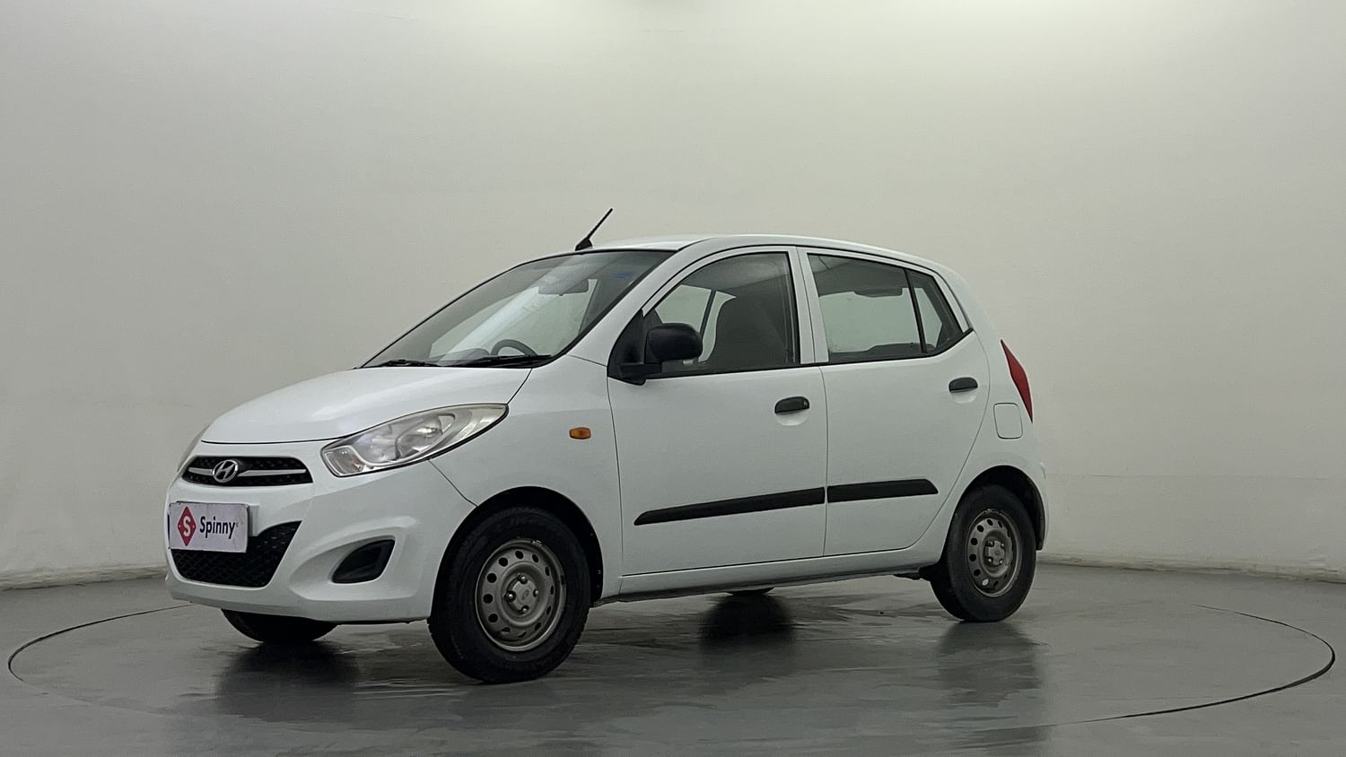 LEFT FRONT CORNER VIEW