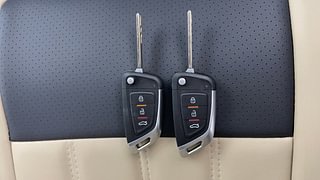 Used 2016 Mahindra XUV500 [2015-2018] W6 Diesel Manual extra CAR KEY VIEW