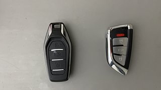 Used 2020 Mahindra XUV500 [2017-2021] W9 Diesel Manual extra CAR KEY VIEW