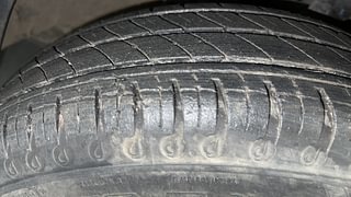 Used 2020 renault Kwid 1.0 RXT Opt Petrol Manual tyres RIGHT FRONT TYRE TREAD VIEW
