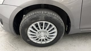 Used 2013 Maruti Suzuki Swift [2011-2017] VDi Diesel Manual tyres LEFT FRONT TYRE RIM VIEW