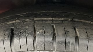 Used 2013 Hyundai i10 [2010-2016] Sportz 1.2 Petrol Petrol Manual tyres LEFT FRONT TYRE TREAD VIEW