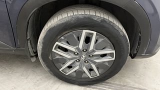 Used 2021 Hyundai Venue [2019-2022] SX 1.5 CRDI Diesel Manual tyres RIGHT FRONT TYRE RIM VIEW