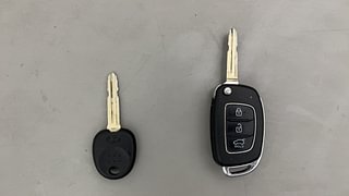 Used 2021 Hyundai Venue [2019-2022] SX 1.5 CRDI Diesel Manual extra CAR KEY VIEW