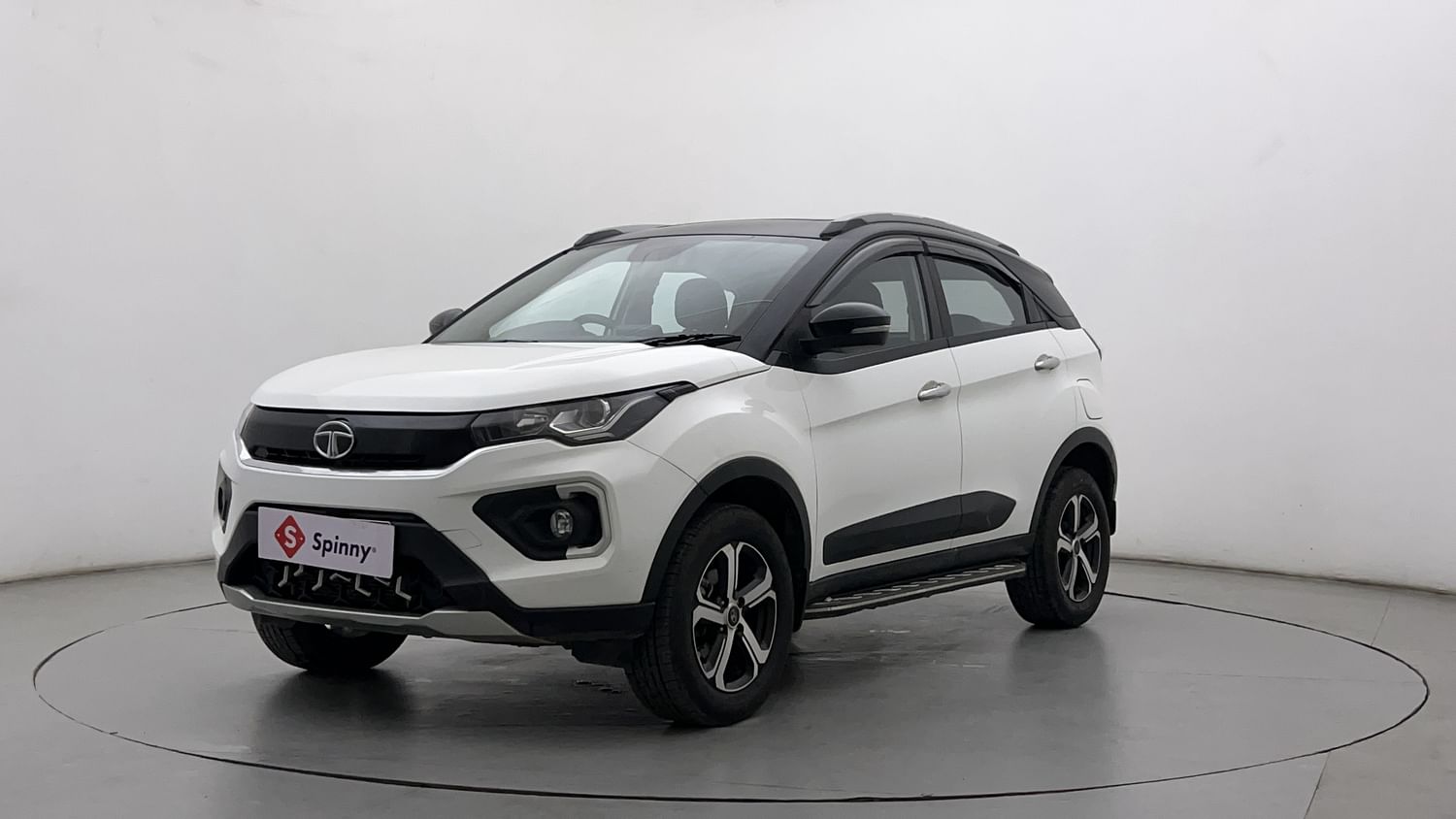 LEFT FRONT CORNER VIEW