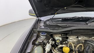 Used 2018 Renault Duster [2015-2019] 85 PS RXS MT Diesel Manual engine ENGINE RIGHT SIDE HINGE & APRON VIEW