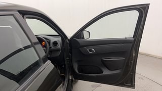 Used 2018 Renault Kwid [2017-2019] RXT 1.0 SCE Special (O) Petrol Manual interior RIGHT FRONT DOOR OPEN VIEW