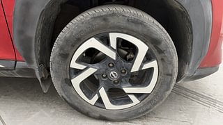 Used 2021 Nissan Magnite XV Premium Turbo Dual Tone Petrol Manual tyres RIGHT FRONT TYRE RIM VIEW