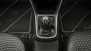 Used 2018 Maruti Suzuki S-Cross Zeta 1.3 Diesel Manual interior GEAR  KNOB VIEW