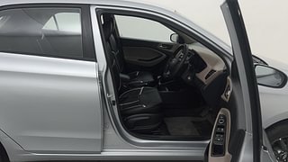 Used 2020 Hyundai Elite i20 [2018-2020] Sportz Plus 1.4 CRDI Diesel Manual interior RIGHT SIDE FRONT DOOR CABIN VIEW