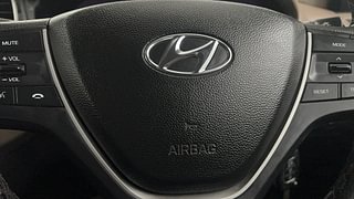 Used 2020 Hyundai Elite i20 [2018-2020] Sportz Plus 1.4 CRDI Diesel Manual top_features Airbags