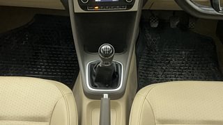 Used 2016 volkswagen Vento 1.5L Highline Diesel Diesel Manual interior GEAR  KNOB VIEW