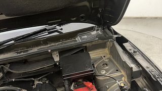 Used 2018 Renault Kwid [2017-2019] RXT 1.0 SCE Special (O) Petrol Manual engine ENGINE LEFT SIDE HINGE & APRON VIEW