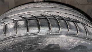 Used 2016 Maruti Suzuki S-Cross [2015-2017] Alpha 1.6 Diesel Manual tyres RIGHT FRONT TYRE TREAD VIEW