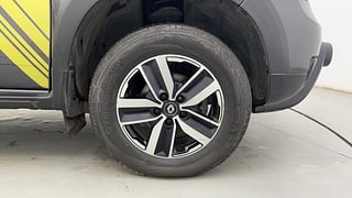 Used 2018 Renault Duster [2015-2019] 85 PS RXS MT Diesel Manual tyres RIGHT FRONT TYRE RIM VIEW