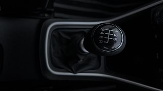 Used 2016 Maruti Suzuki S-Cross [2015-2017] Alpha 1.6 Diesel Manual interior GEAR  KNOB VIEW