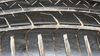Used 2018 Renault Duster [2015-2019] 85 PS RXS MT Diesel Manual tyres LEFT FRONT TYRE TREAD VIEW