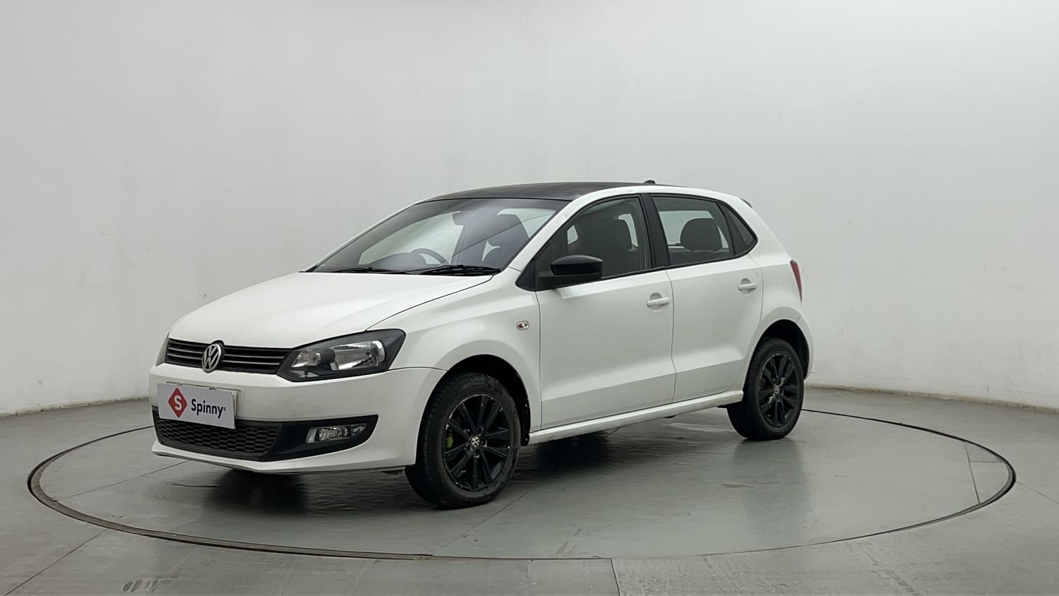 LEFT FRONT CORNER VIEW