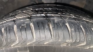Used 2014 Hyundai Elite i20 [2014-2018] Asta 1.2 Petrol Manual tyres RIGHT FRONT TYRE TREAD VIEW