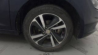 Used 2023 Tata Altroz XZA+ (S) 1.2l Petrol AT Petrol Automatic tyres RIGHT FRONT TYRE RIM VIEW