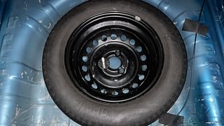Used 2020 Renault Kwid CLIMBER 1.0 AMT Opt Petrol Automatic tyres SPARE TYRE VIEW