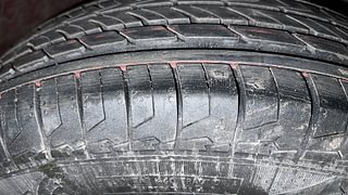 Used 2017 Hyundai Elite i20 [2014-2018] Sportz 1.2 Petrol Manual tyres RIGHT FRONT TYRE TREAD VIEW