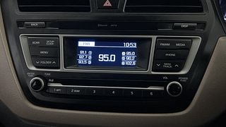 Used 2017 Hyundai Elite i20 [2014-2018] Sportz 1.2 Petrol Manual top_features Integrated (in-dash) music system