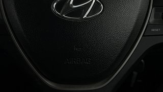 Used 2017 Hyundai Elite i20 [2014-2018] Sportz 1.2 Petrol Manual top_features Airbags
