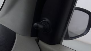Used 2016 Maruti Suzuki Celerio VXI AMT Petrol Automatic top_features Adjustable ORVM