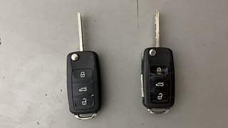 Used 2016 volkswagen Vento 1.6L Highline Petrol Petrol Manual extra CAR KEY VIEW