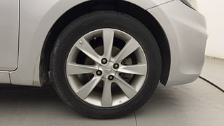 Used 2012 Hyundai Verna [2011-2015] Fluidic 1.6 VTVT SX Petrol Manual tyres RIGHT FRONT TYRE RIM VIEW