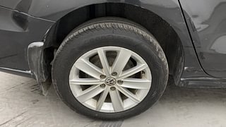 Used 2016 volkswagen Vento 1.6L Highline Petrol Petrol Manual tyres RIGHT REAR TYRE RIM VIEW