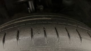 Used 2017 Maruti Suzuki Baleno [2015-2019] Zeta Petrol Petrol Manual tyres RIGHT FRONT TYRE TREAD VIEW