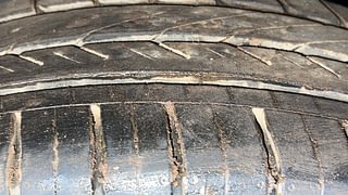Used 2016 volkswagen Vento 1.2L Highline Petrol AT Petrol Automatic tyres RIGHT REAR TYRE TREAD VIEW