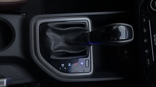 Used 2017 Hyundai Creta [2015-2018] 1.6 SX Plus Auto Petrol Petrol Automatic interior GEAR  KNOB VIEW