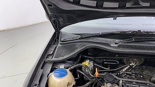 Used 2012 Volkswagen Polo [2010-2014] Highline1.2L (P) Petrol Manual engine ENGINE RIGHT SIDE HINGE & APRON VIEW