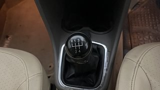 Used 2016 volkswagen Vento 1.6L Highline Petrol Petrol Manual interior GEAR  KNOB VIEW