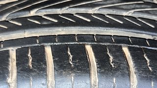 Used 2012 Volkswagen Polo [2010-2014] Highline1.2L (P) Petrol Manual tyres RIGHT REAR TYRE TREAD VIEW