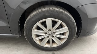 Used 2016 volkswagen Vento 1.6L Highline Petrol Petrol Manual tyres RIGHT FRONT TYRE RIM VIEW
