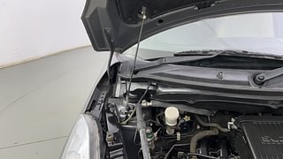 Used 2013 Maruti Suzuki Swift [2011-2017] VXi Petrol Manual engine ENGINE RIGHT SIDE HINGE & APRON VIEW