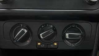 Used 2011 Volkswagen Polo [2010-2014] Highline1.2L (P) Petrol Manual top_features Automatic climate control