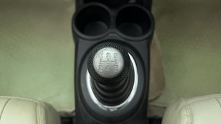 Used 2013 Honda Amaze [2013-2016] 1.2 VX i-VTEC Petrol Manual interior GEAR  KNOB VIEW
