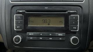 Used 2011 Volkswagen Polo [2010-2014] Highline1.2L (P) Petrol Manual top_features Integrated (in-dash) music system