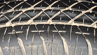 Used 2013 Maruti Suzuki Swift [2011-2017] VXi Petrol Manual tyres LEFT FRONT TYRE TREAD VIEW