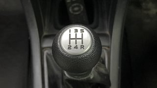 Used 2013 Maruti Suzuki Swift [2011-2017] VXi Petrol Manual interior GEAR  KNOB VIEW
