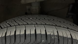 Used 2017 Maruti Suzuki Swift [2014-2017] VXI (O) Petrol Manual tyres RIGHT FRONT TYRE TREAD VIEW