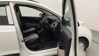 Used 2016 Hyundai Grand i10 [2013-2017] Asta 1.2 Kappa VTVT Petrol Manual interior RIGHT SIDE FRONT DOOR CABIN VIEW