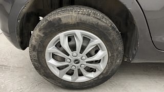 Used 2017 Maruti Suzuki Swift [2014-2017] VXI (O) Petrol Manual tyres RIGHT REAR TYRE RIM VIEW