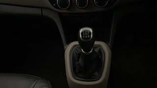 Used 2019 Hyundai Grand i10 [2017-2020] Sportz 1.2 Kappa VTVT Petrol Manual interior GEAR  KNOB VIEW